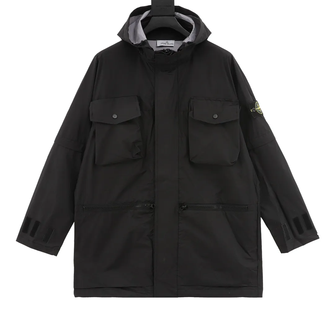 🅿️740 Stone Island/Stone Island outdoor multi-pocket long zipper jacket. In order to restore all the texture of ZP, this year the team spent several months and finally shipped it. All excipients are restored to ZP! Highly permeable laminated fabric Gore-tex imitates water-breathable film, which feels better and more comfortable. The fabric has certain waterproof, windproof and UV-proof effects. It is one of the must-have jacket fabrics in Stone Island. It is light and thin because of the characteristics of the fabric. It is functional and full of outdoor sports. There are two pockets on the chest, and there is the logo embroidery of Stone Island nautical compass badge on the arm. It is a must-have item for outdoor travel! size：XS-L